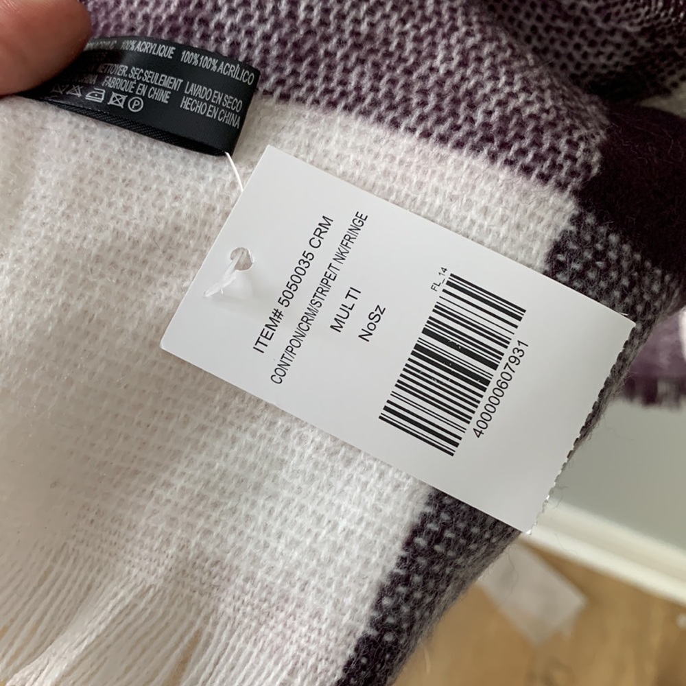 NWT Fringe Cool Weather Cape ONE SIZE - Picture 3 of 3